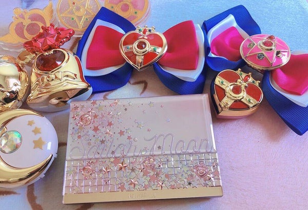 【2021年版】人気のセーラームーンコスメを大調査♡メイベリンコラボから購入できる場所もご紹介