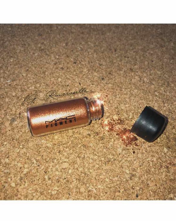 ピグメント/M・A・C/単色アイシャドウ by 𝐑𝐔𝐈