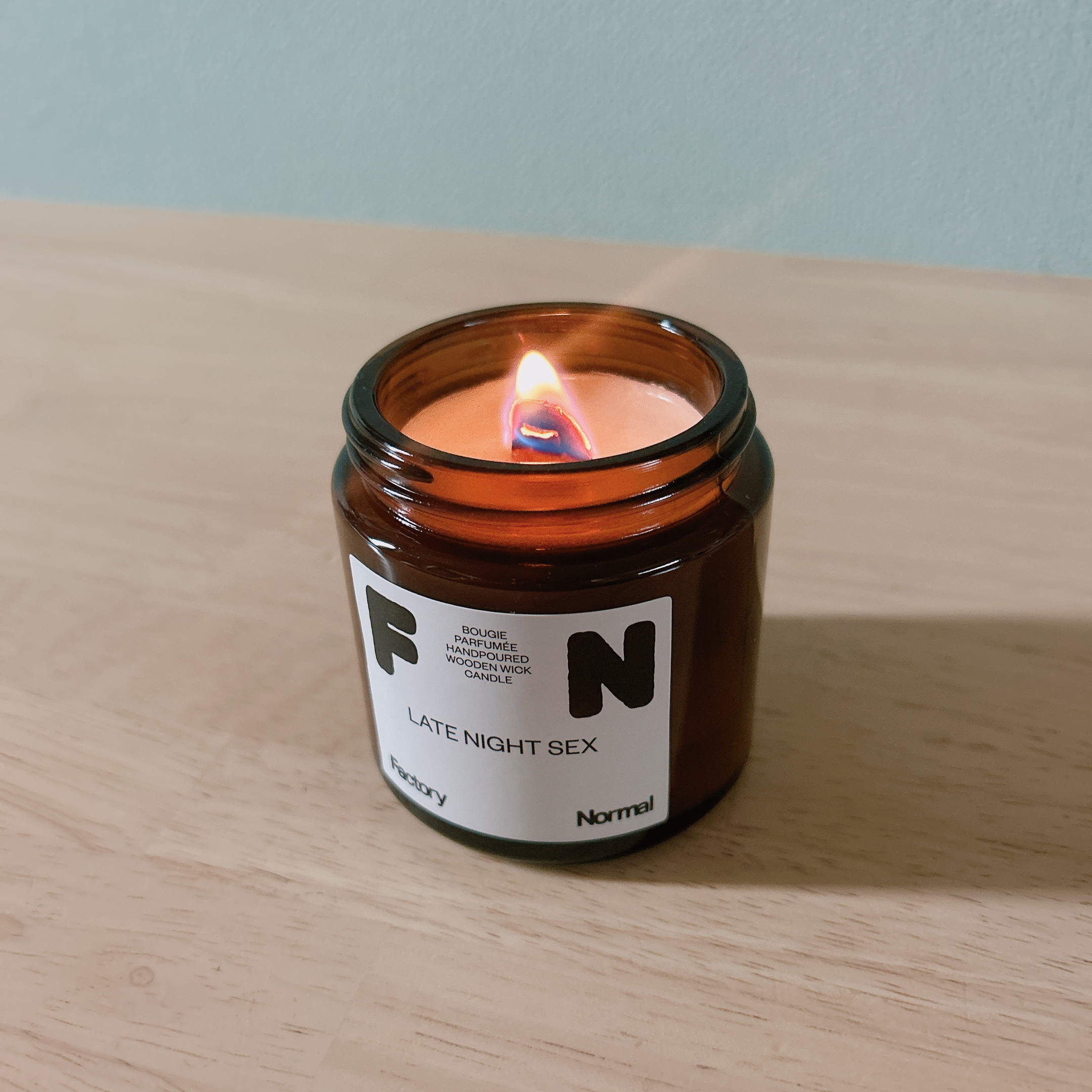 茶色い瓶 ウッド芯 キャンドル - Late Night Sex/Factory Normal/アロマキャンドルを使ったクチコミ（1枚目）