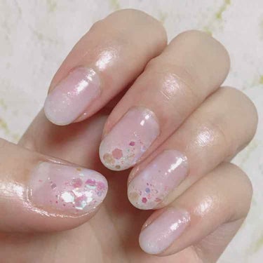 ザ・ダイソーの
🌟 エスポルール ネイルポリッシュ

で、ホワイトグラデーションネイル💅🏻 


またダイソーです(笑)


ダイソーネイルはサンリオのしか
買ったこと無かったのですが、

エスポルール