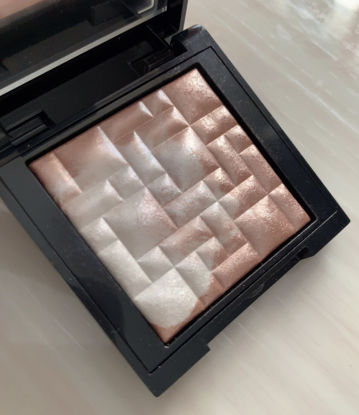 ハイライティング パウダー 01 ピンクグロウ(ミニ)/BOBBI BROWN/パウダーハイライトを使ったクチコミ（2枚目）