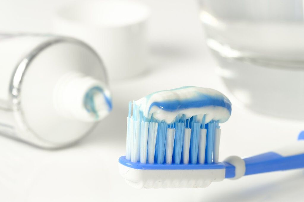 市販のホワイトニング歯磨き粉でも白い歯になれる！【選び方＆おすすめ10アイテム】のサムネイル