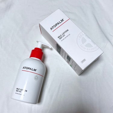 🌈ATOPALM/MLE LOTION🌈

韓国人の彼氏が今軍隊に行ってるので、軍隊専用のコンビニ(通称:PX)で買ってきてくれました💁‍♀️パッケージには국마트용(軍マート用)と書かれています🪖
韓国