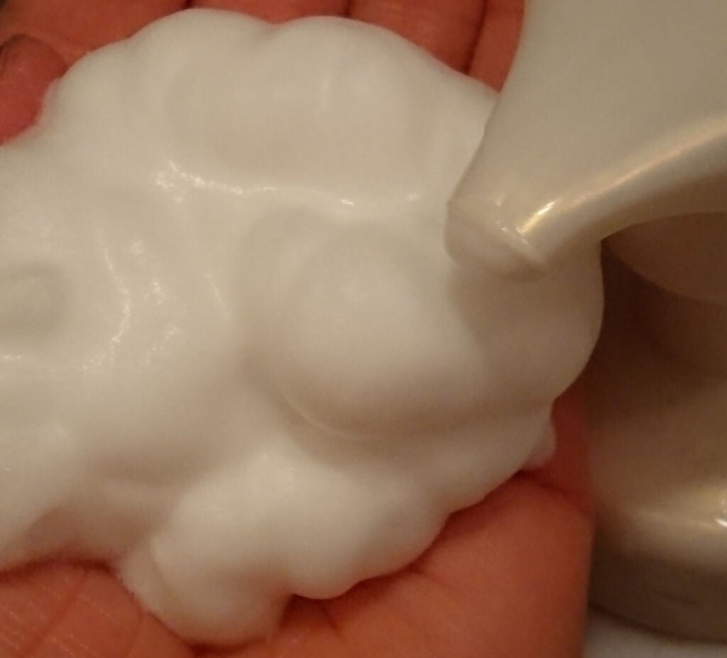 hadakaraボディソープ 泡で出てくるオイルインタイプ ローズガーデンの香り/hadakara/ボディソープを使ったクチコミ(2枚目)