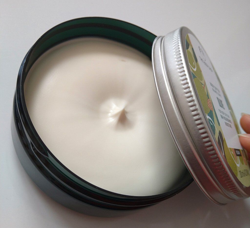 ボディバター オリーブ/THE BODY SHOP/ボディクリームを使ったクチコミ（2枚目）