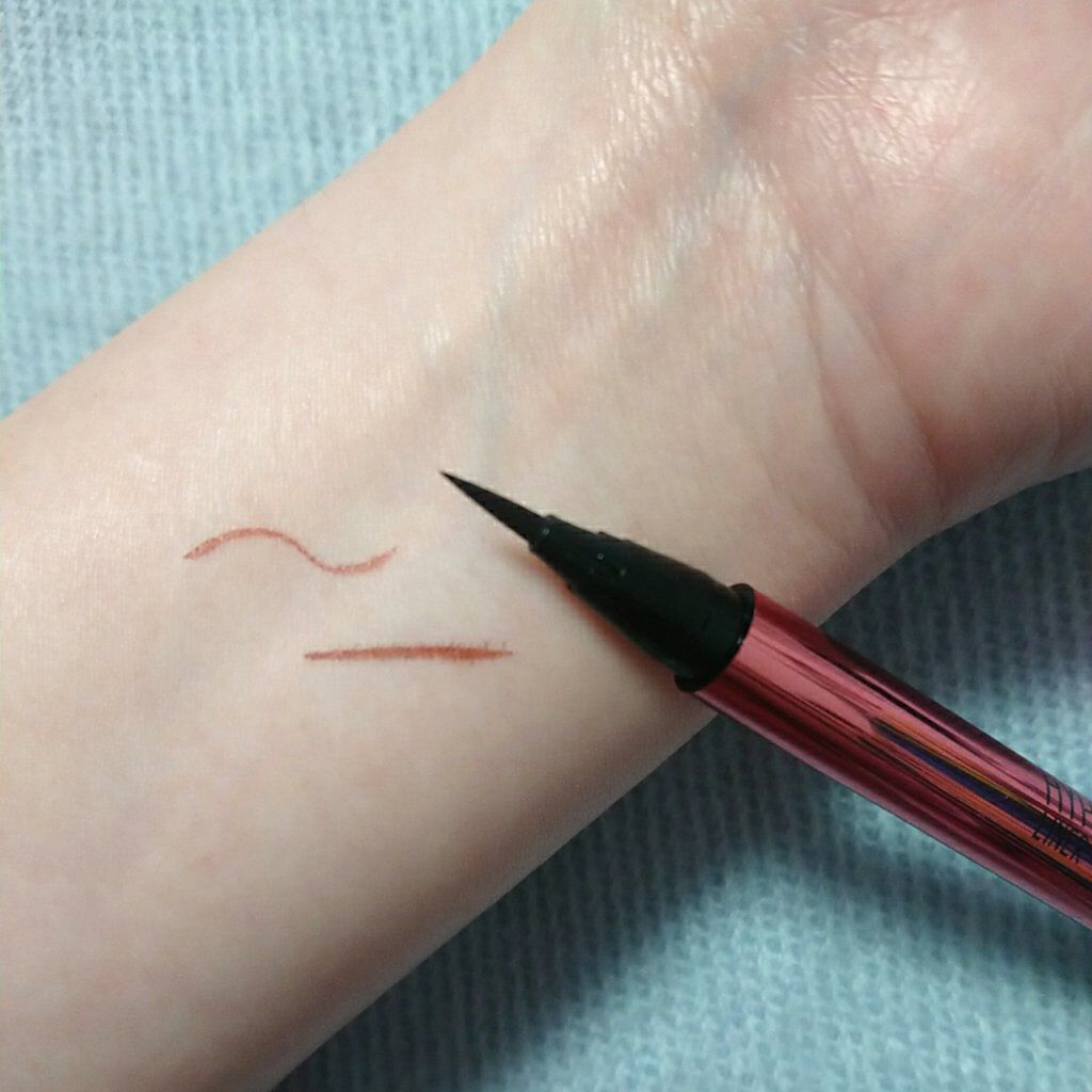 ハイパーシャープ ライナー R/MAYBELLINE NEW YORK/リキッドアイライナーを使ったクチコミ(2枚目)