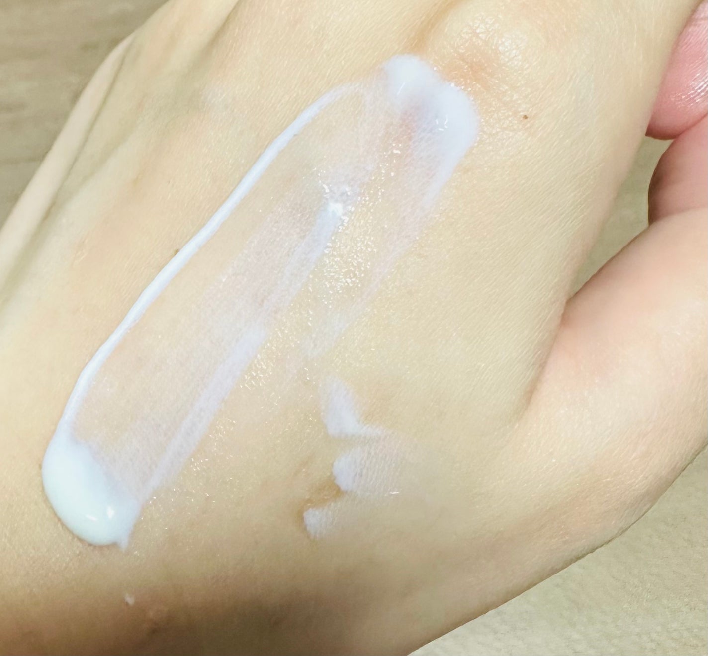 ヒアルーシカ ウォーターフィット サンセラム/SKIN1004/日焼け止めローションを使ったクチコミ(2枚目)