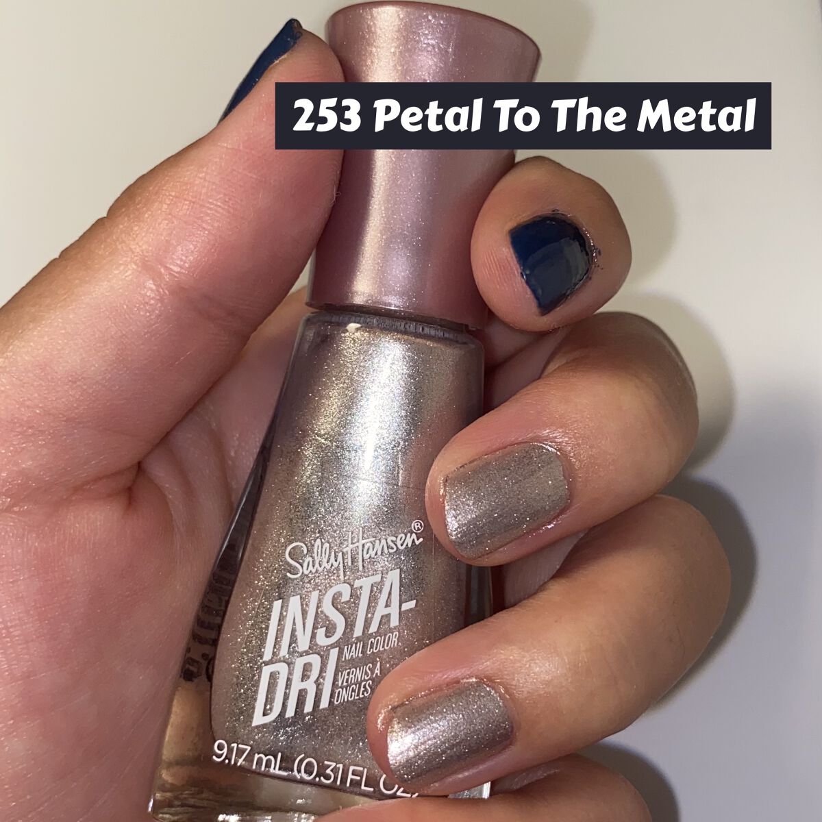 カラフルネイルズ 95 クラシックネイビー/キャンメイク/マニキュアを使ったクチコミ（1枚目）