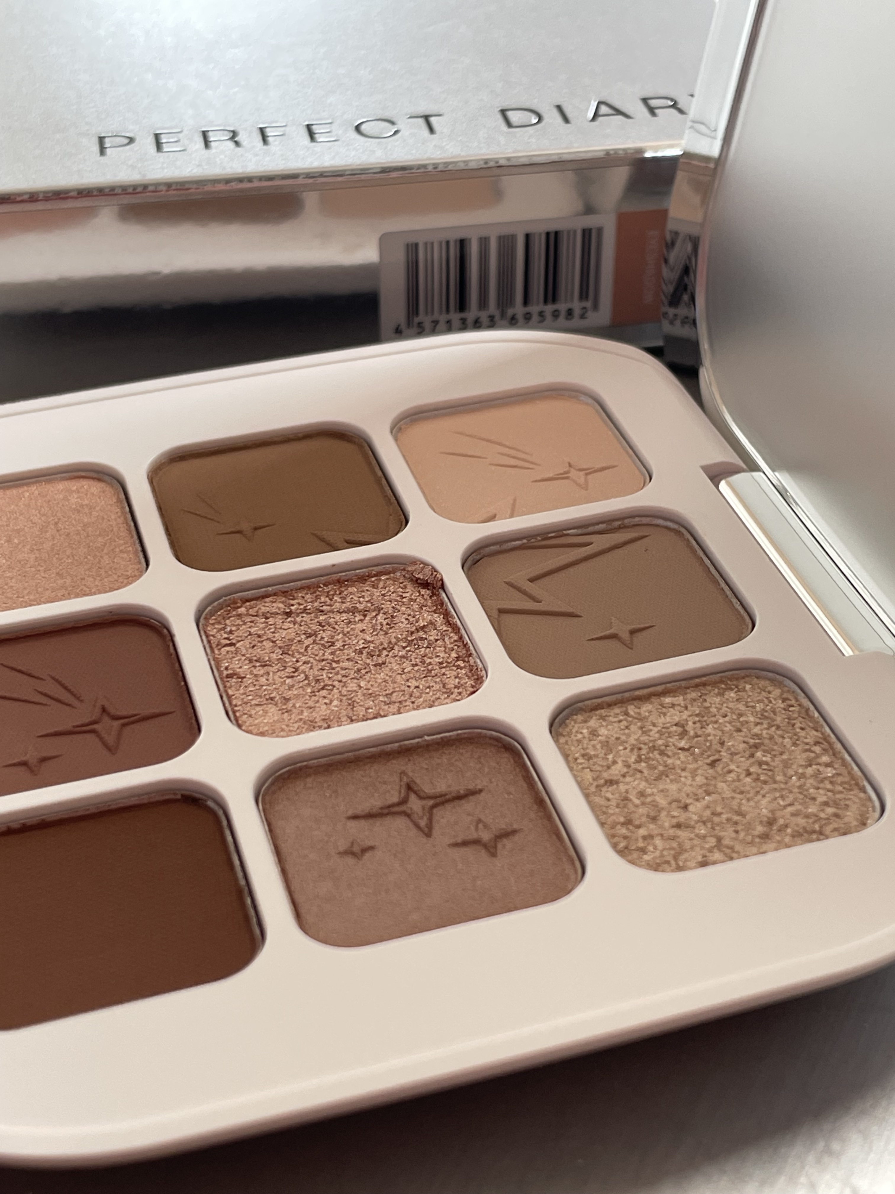 PERFECT DIARY (パーフェクトダイアリー)「原石」9色アイシャドウ　クリスマス限定/PERFECT DIARY/アイシャドウパレットを使ったクチコミ（1枚目）