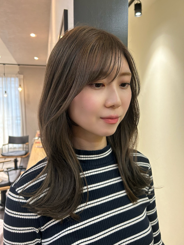 落ち着いたミルクティーカラー