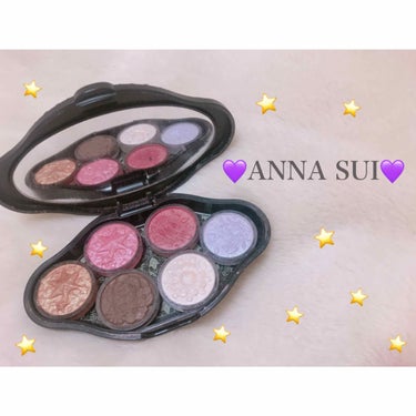 💜ANNA SUIメイクパレット💜
だいっすきなアイシャドウです🧸💞

最近はピンクメイクにはまっています😊
ピンクは新色です🙊💕

Aをアイホールにのせ
Bをその上に重ねると絶妙なピンクに💕
キラキラ