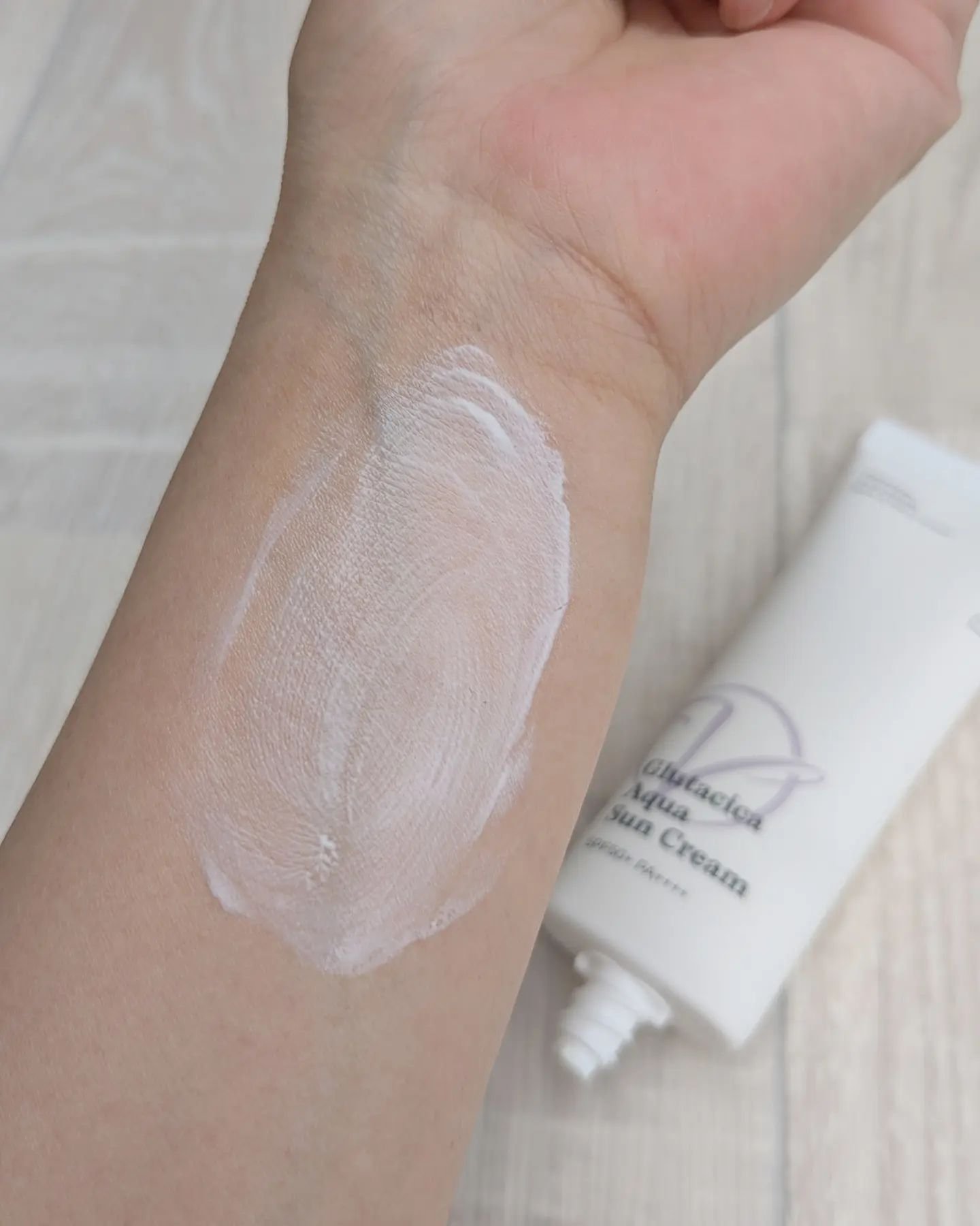 Dr.Viuum グルタシカ Aサンクリームのクチコミ「グルタシカ
アクアサンクリーム

塗り広めると瑞々しいテクスチャーの日やけ止めクリーム☀

肌.....」（3枚目）