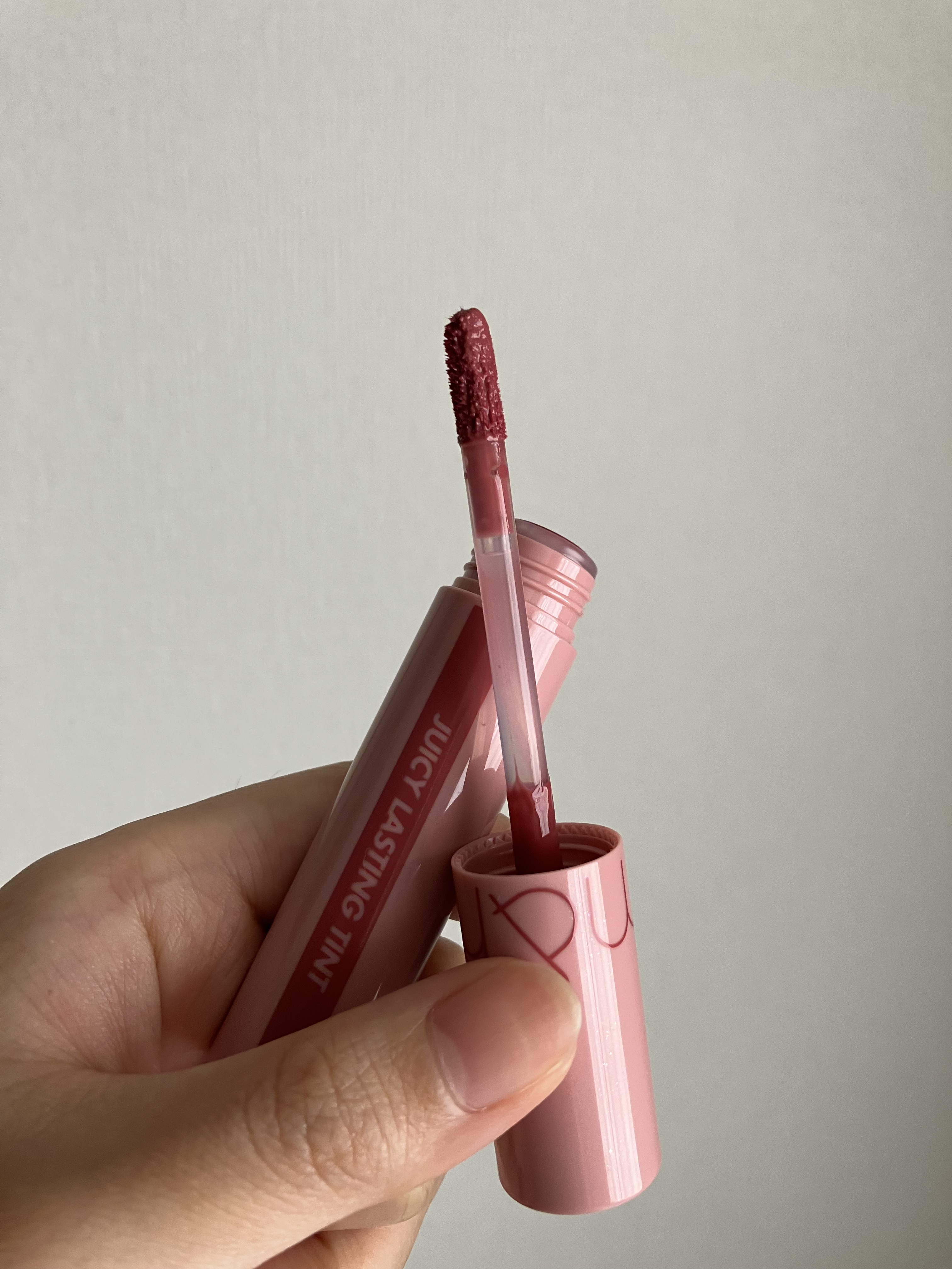 ジューシーラスティングティント/rom&nd/リップティントを使ったクチコミ（2枚目）