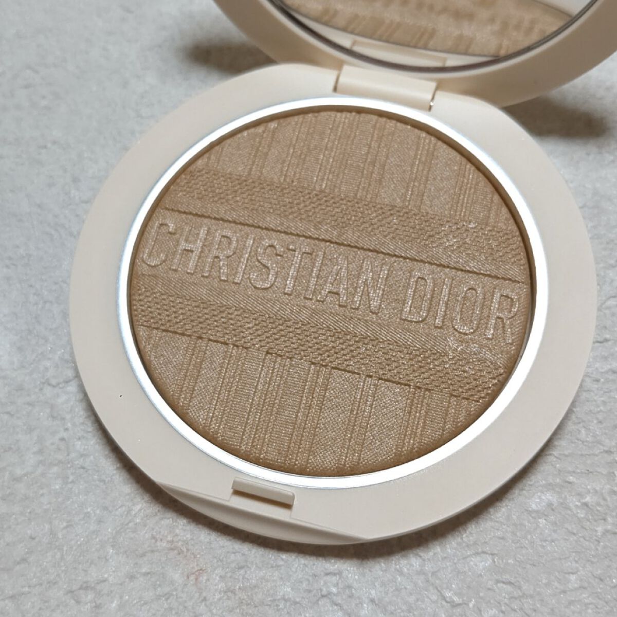 ディオールスキン フォーエヴァー クチュール ルミナイザー/Dior/プレストパウダーを使ったクチコミ（2枚目）