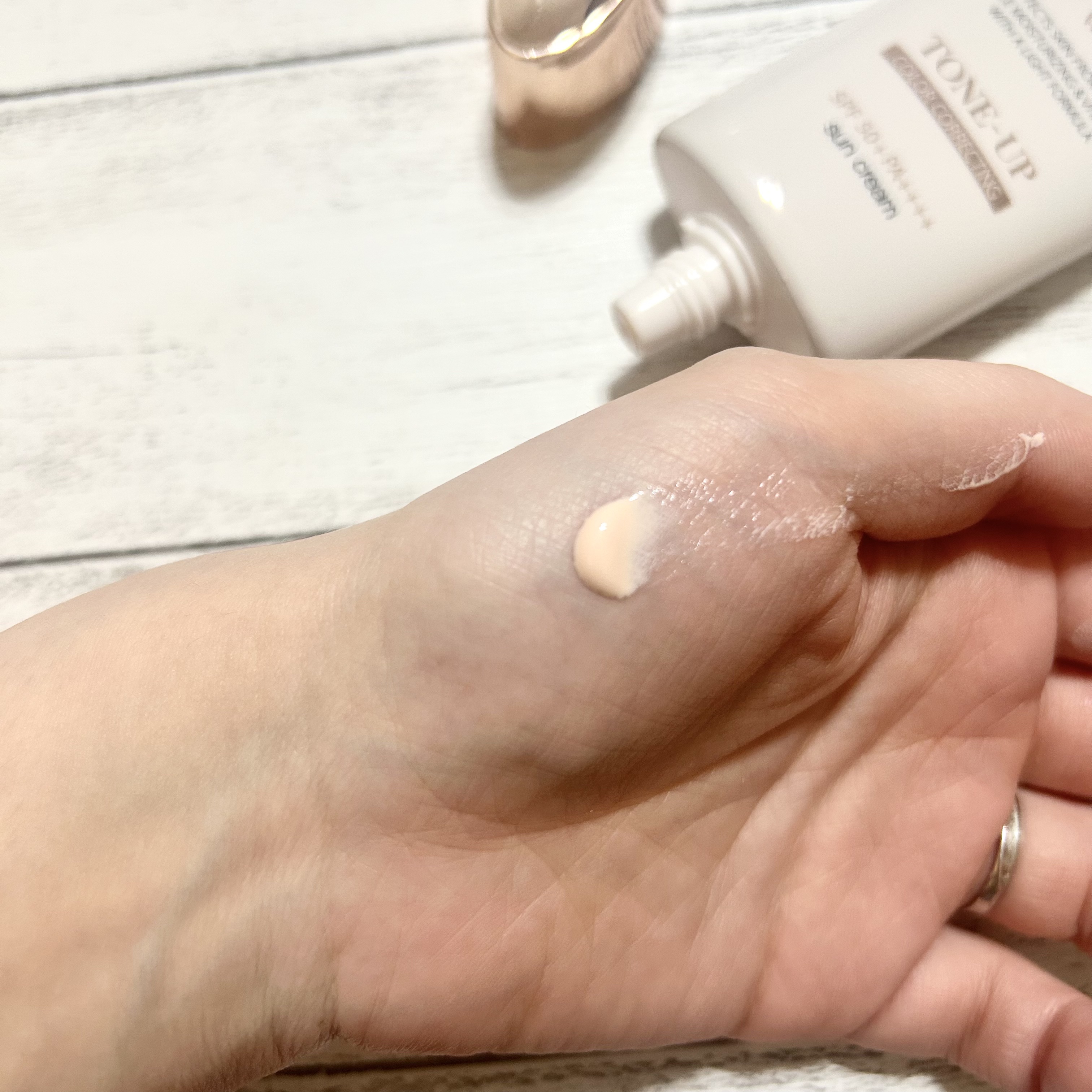 ウォータフルトーンアップサンクリーム/ダルバ/日焼け止めクリームを使ったクチコミ（3枚目）