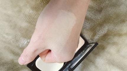 グロスフィルム ファンデーション 013(標準色)ピンクトーン:平均的な明るさの肌に/Koh Gen Do/パウダーファンデーションを使ったクチコミ(2枚目)