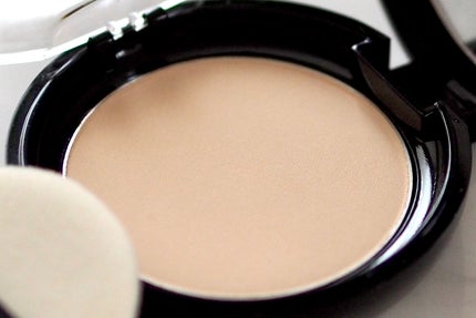 ブラーパウダーパクト/ABOUT TONE/プレストパウダーを使ったクチコミ(3枚目)