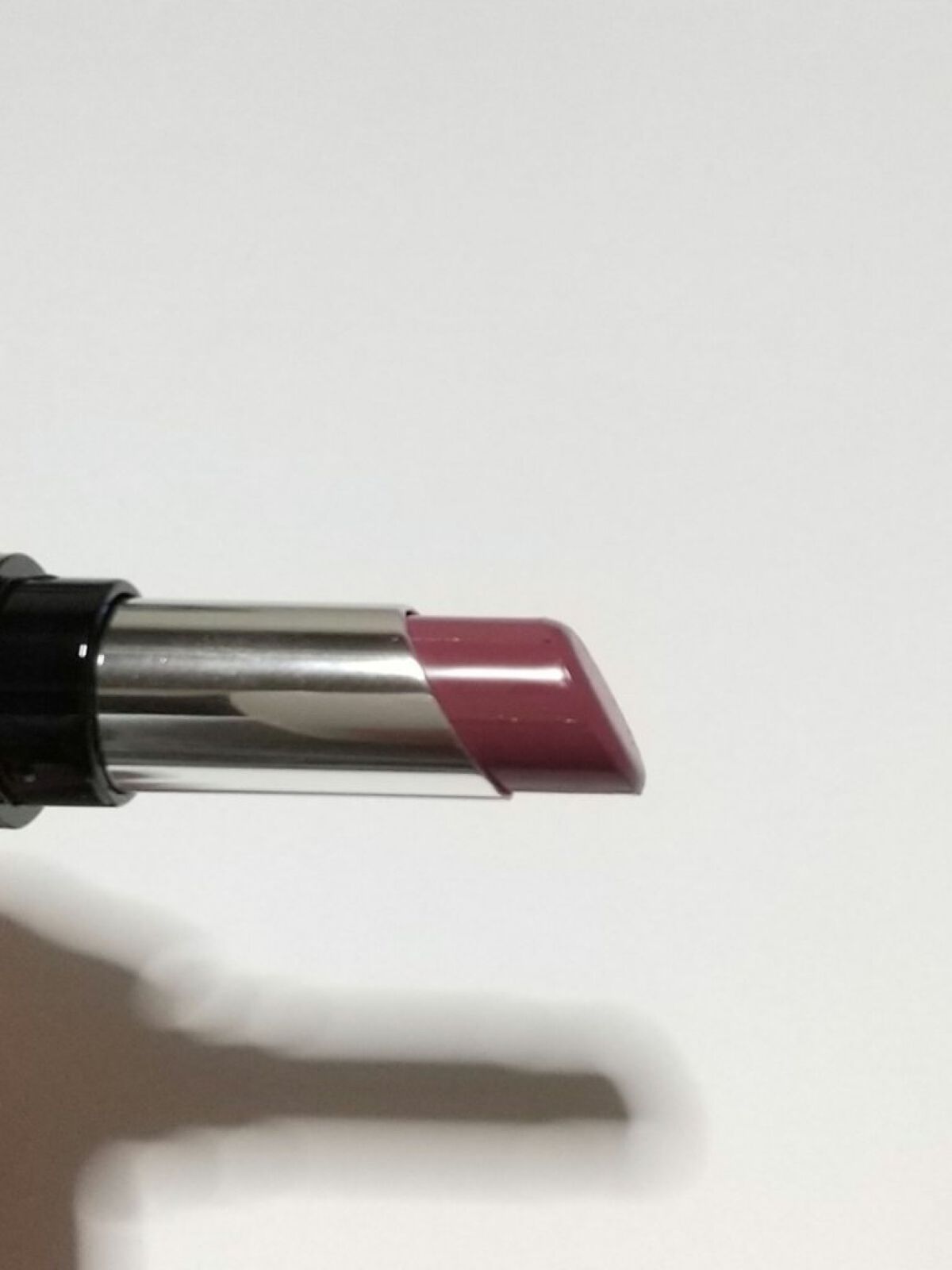 リンメル ロンドン ラスティングフィニッシュ クリーミィ リップのクチコミ「ブルベさんになじむツヤリップ‼️

リンメル　ラスティングフィニッシュクリーミィリップ
021.....」（2枚目）