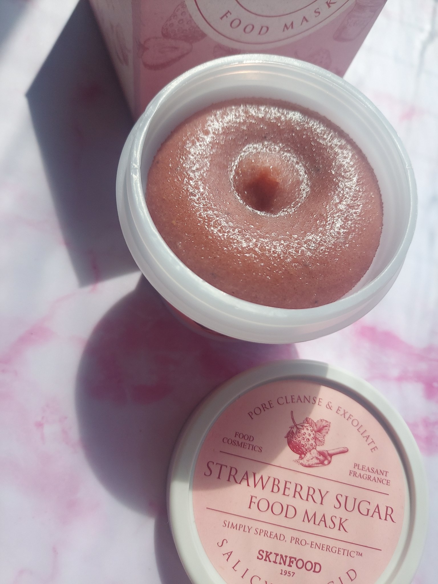 ストロベリーシュガー フードマスク/SKINFOOD/洗い流すパック・マスクを使ったクチコミ（2枚目）