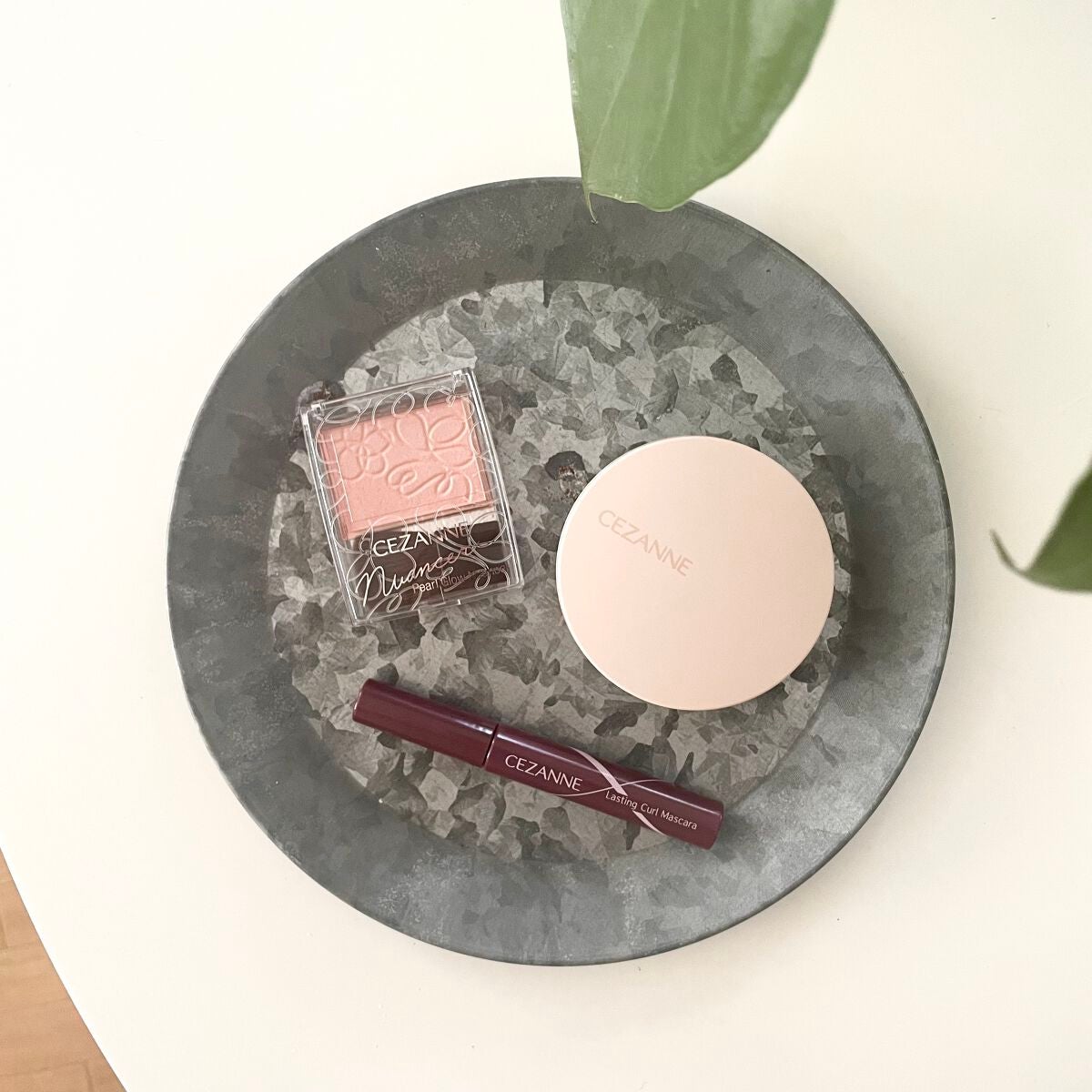 パールグロウニュアンサー/CEZANNE/パウダーハイライトを使ったクチコミ(3枚目)