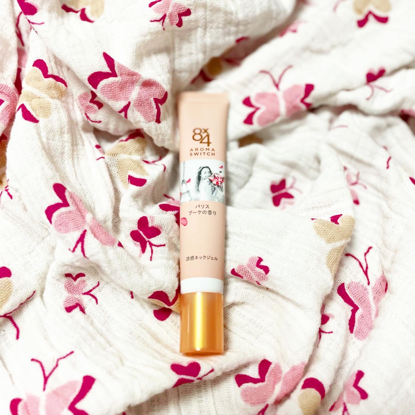 8x4 アロマスイッチ 涼感ネックジェル パリスブーケの香り/８ｘ４/デオドラント・制汗剤を使ったクチコミ（1枚目）