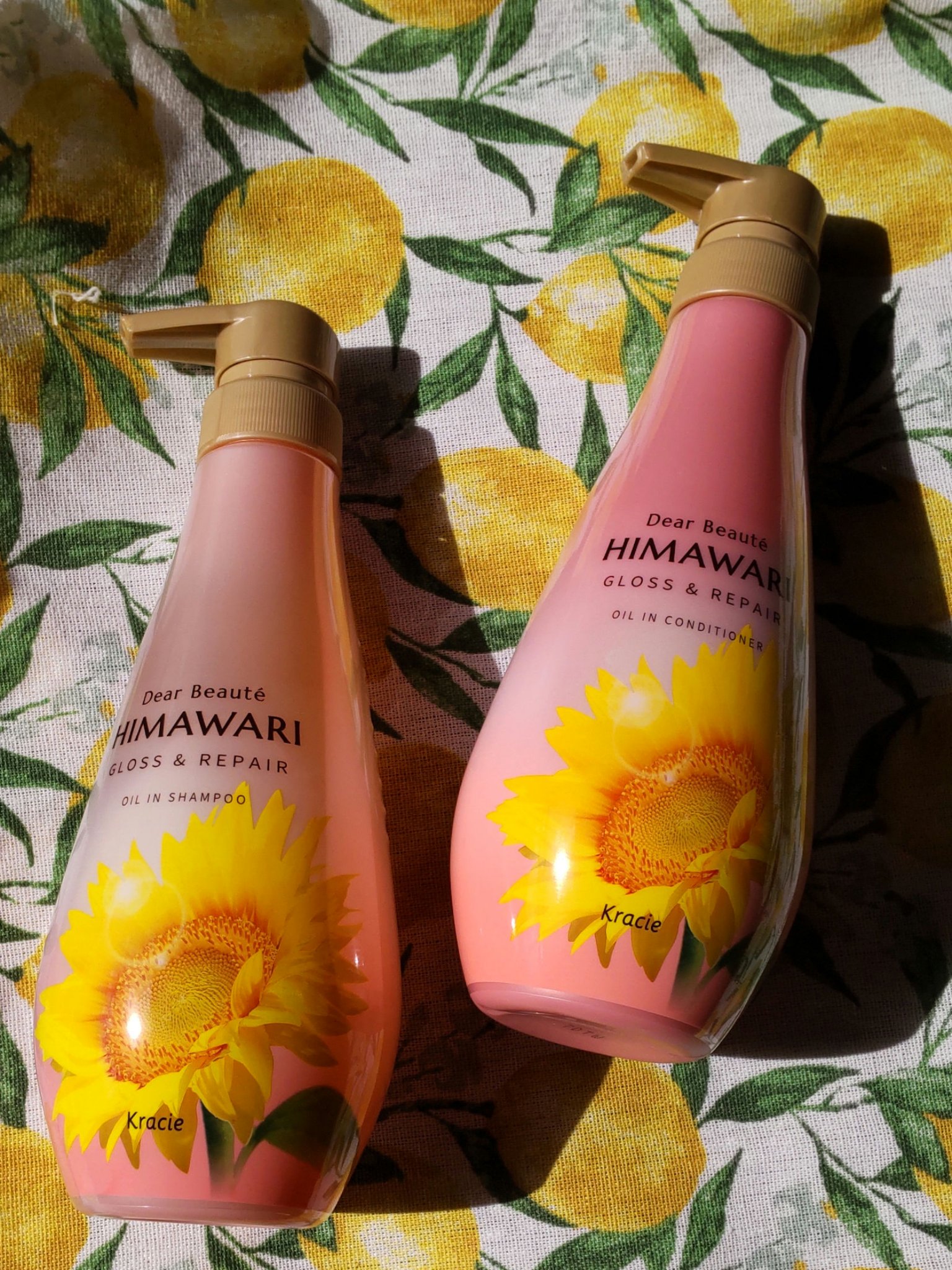 ディアボーテ　HIMAWARI
オイルインシャンプー／オイルインコンディショナー　グロス＆リペア

HIMAWARIシャンプーのピンク
うねり、くせ、パサつきの原因の髪のゆがみを整えて素直な髪へ
すごく魅力的な言葉！！
30代になり髪のパサ