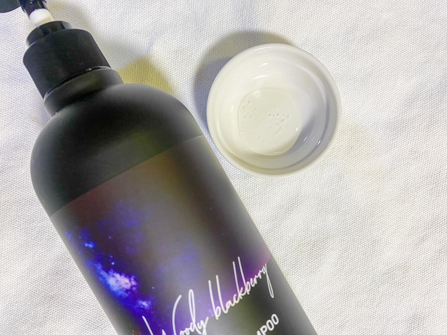 パフュームドヘアシャンプー Woody Blackberry/BANANAL/市販シャンプーを使ったクチコミ（3枚目）
