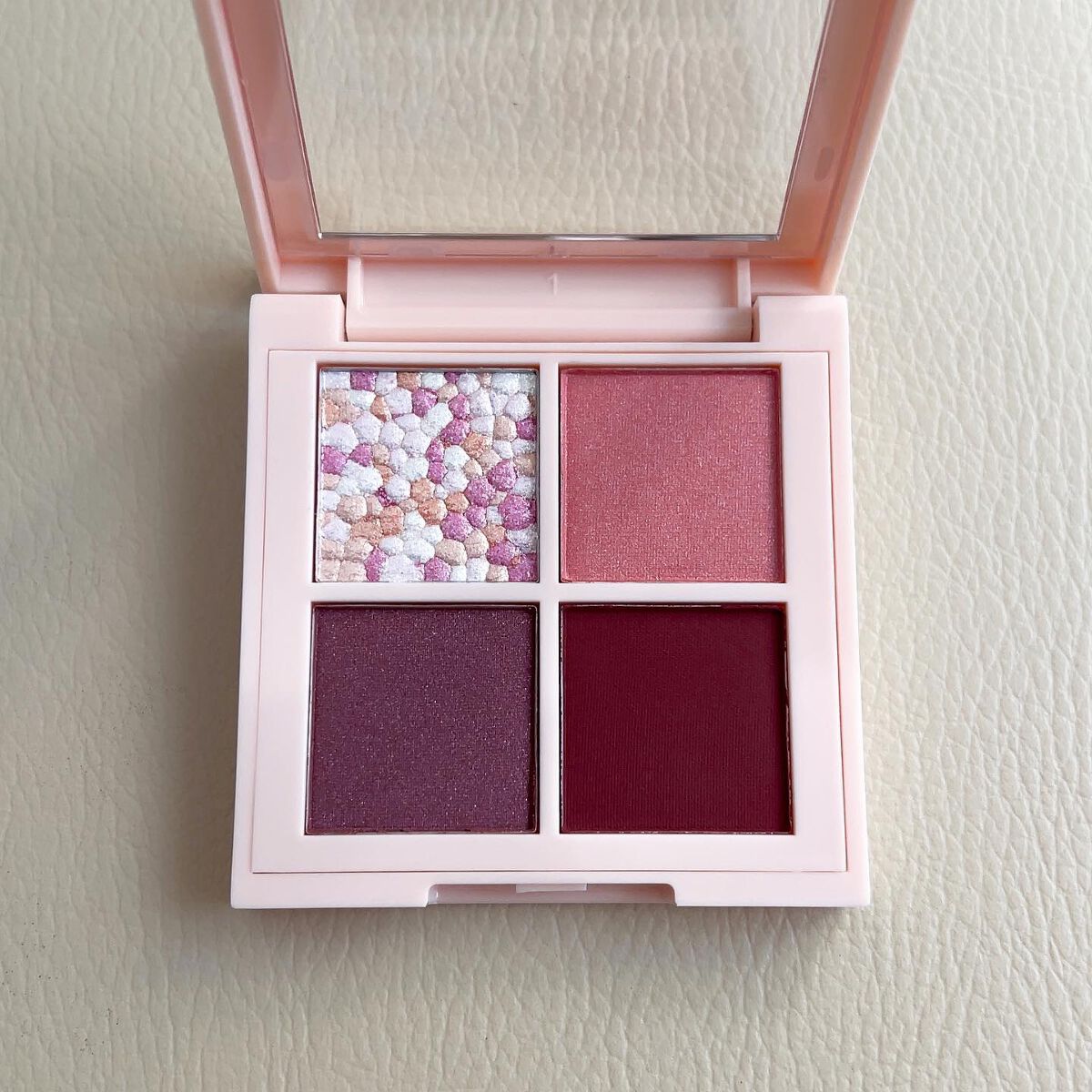 レブロン ダズル アイシャドウ クアッド/REVLON/アイシャドウパレットを使ったクチコミ（2枚目）