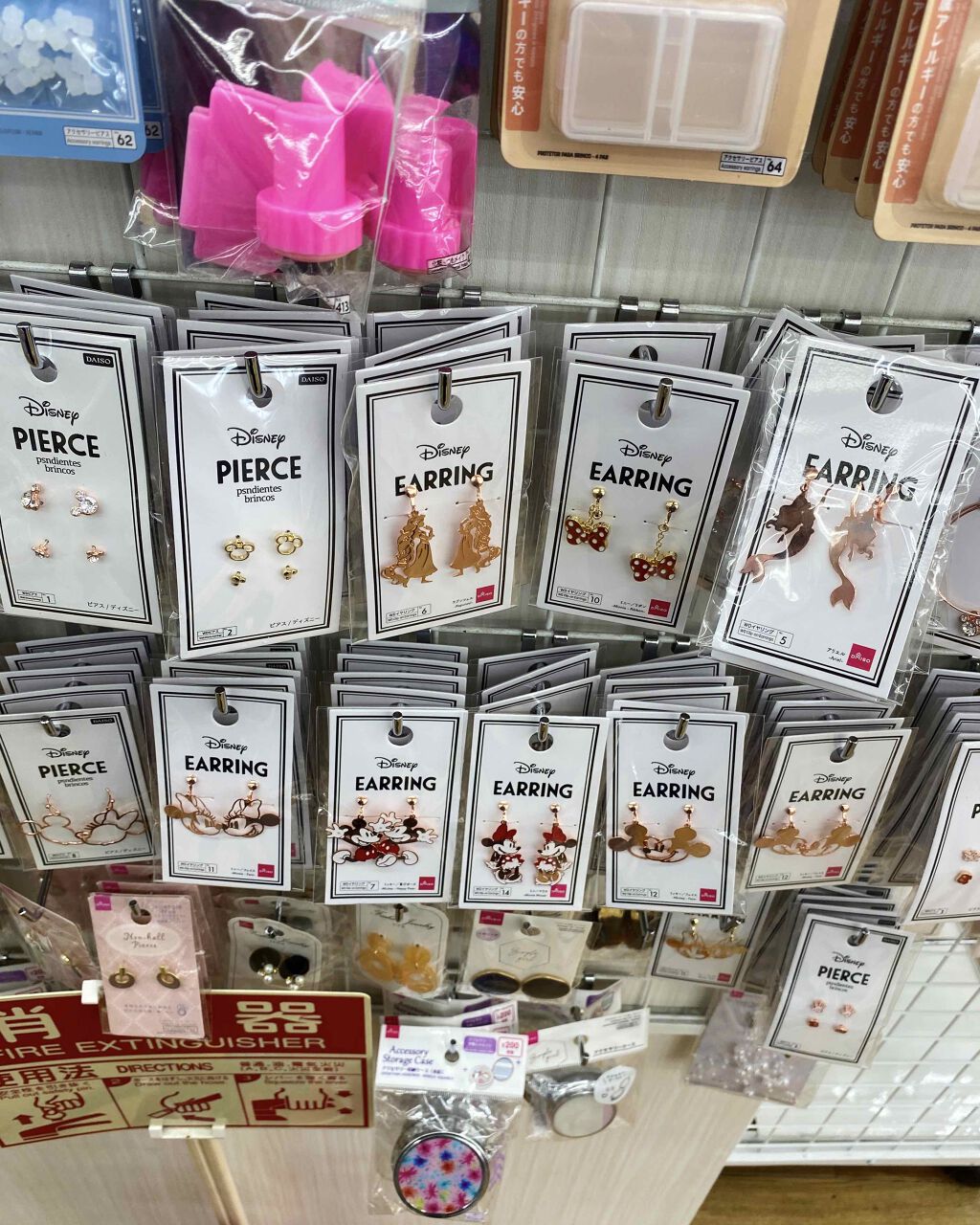 ダイソー様にてかわいいイヤリング見つけました！
前にもあったけどさらに増えてて素敵！
全部揃えたいなぁ＾＾
そして、URGRAMのパウダーパフめっちゃよき！

（＾◇＾）色々と投稿してない間に
お買い物をしたのでちょっとずつでも紹介したいな