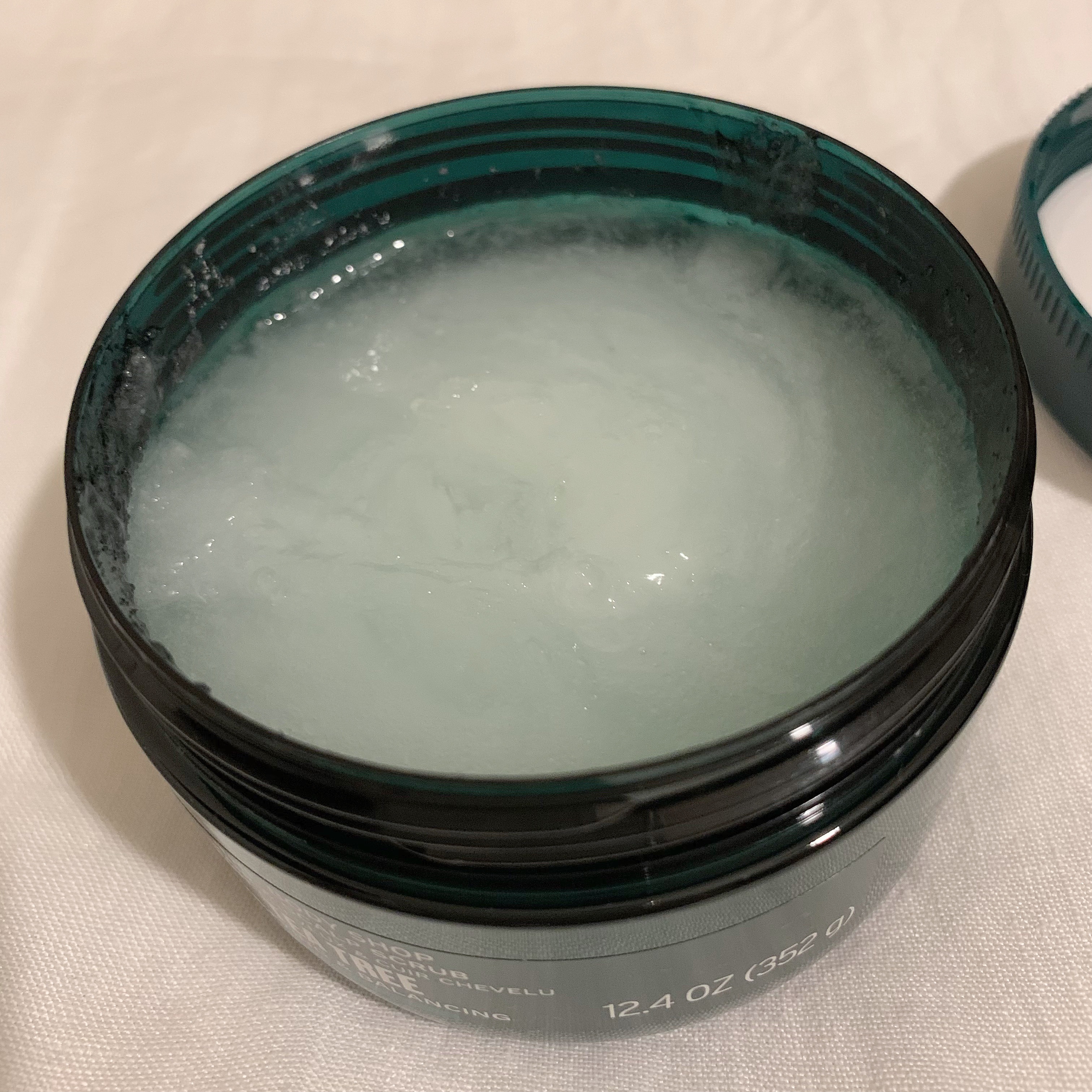 ティーツリー クリア&バランシング ヘアスクラブ/THE BODY SHOP/市販シャンプーを使ったクチコミ（2枚目）