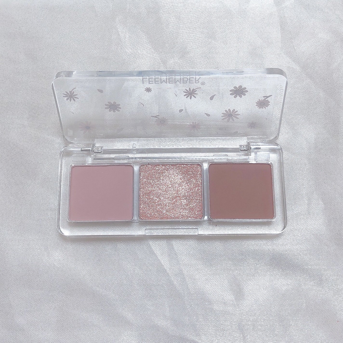 3色フローラアイパレット/LEEMEMBER/アイシャドウパレットを使ったクチコミ(4枚目)