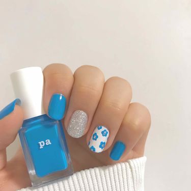 Pa ネイルカラー Pa Nail Collectiveを使った口コミ 簡単花柄ネイル 色違い 水色 Pa By Moon 10代後半 Lips