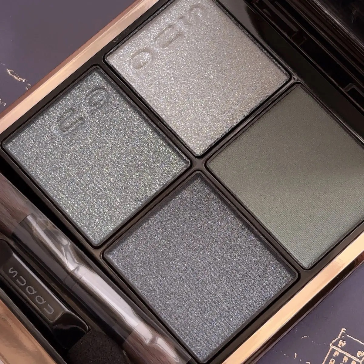 シグニチャー カラー アイズ 143 俄雪 -NIWAKAYUKI /SUQQU/アイシャドウパレットを使ったクチコミ（2枚目）