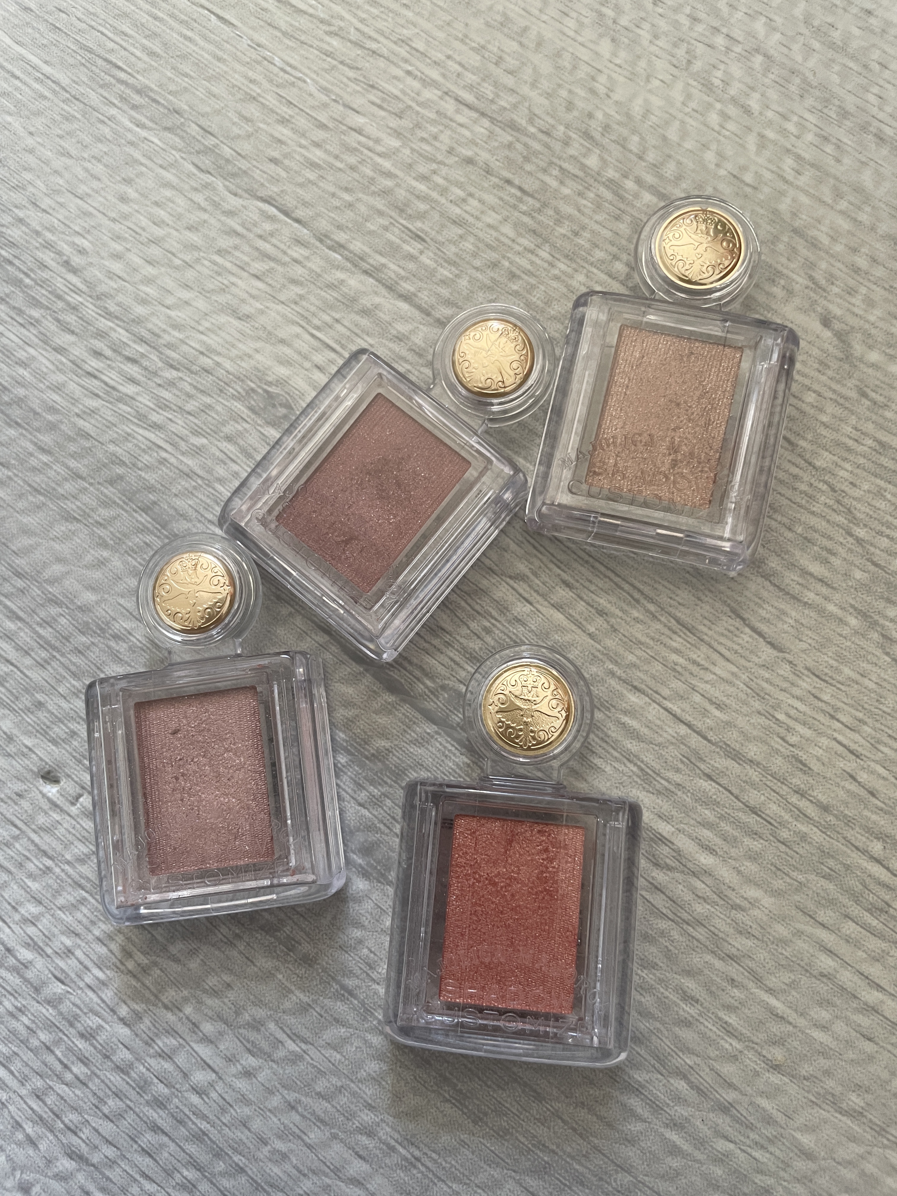 シャドーカスタマイズ/MAJOLICA MAJORCA/単色アイシャドウを使ったクチコミ（1枚目）