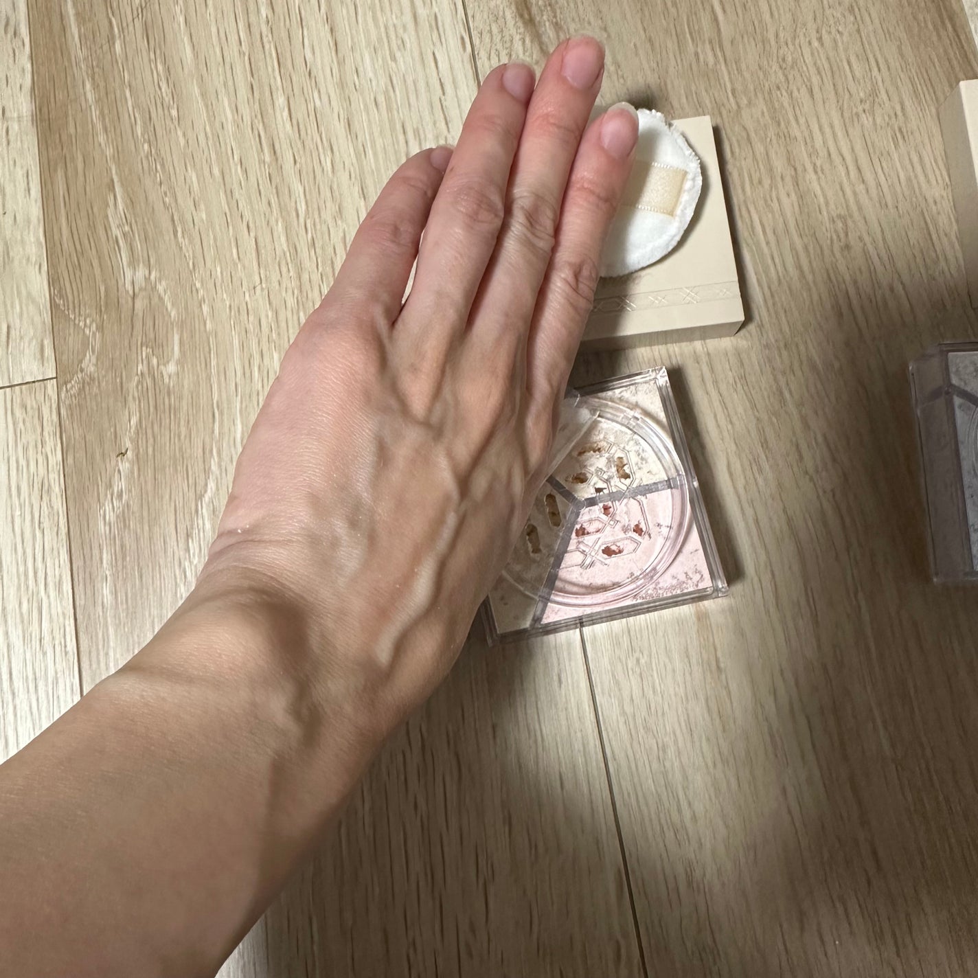 トリニタス グロウ パウダー/Visée/ルースパウダーを使ったクチコミ(4枚目)