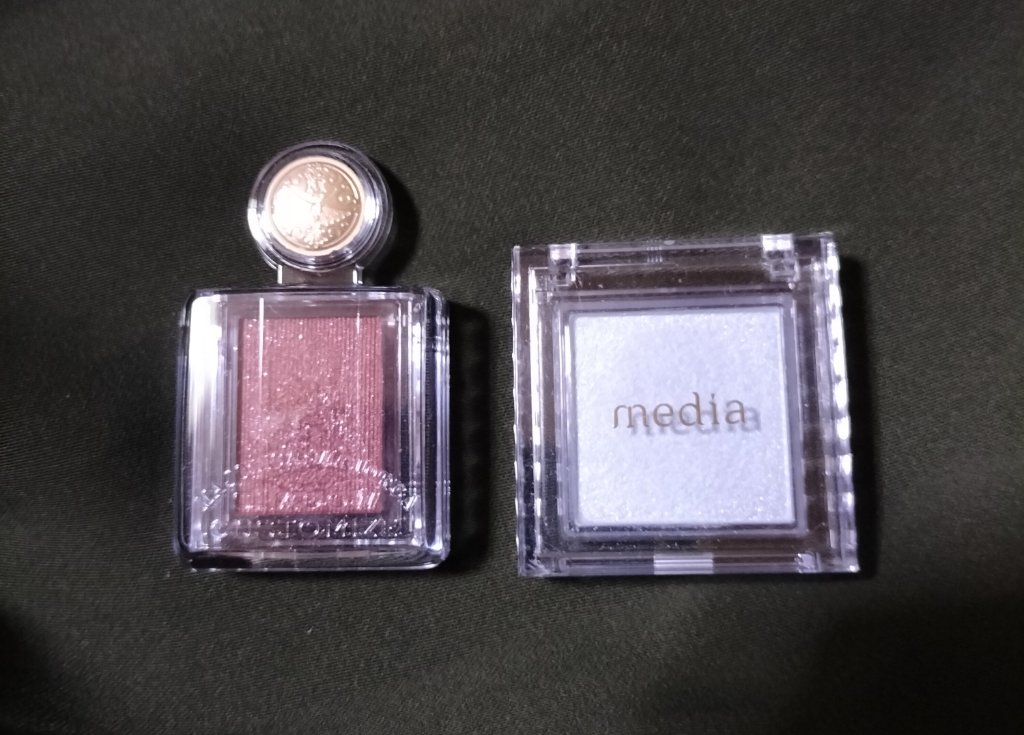 ブライトアップアイシャドウ/media/単色アイシャドウを使ったクチコミ（1枚目）