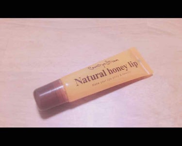 ✔NATURAL HONEY LIP 🍯🐝

唇用美容液のリップ。
私は今までスティックタイプのリップを付けていたんですが、朝起きるとカサカサだしそこでワセリンを塗ってたんですがそれでもなんだかプルんと