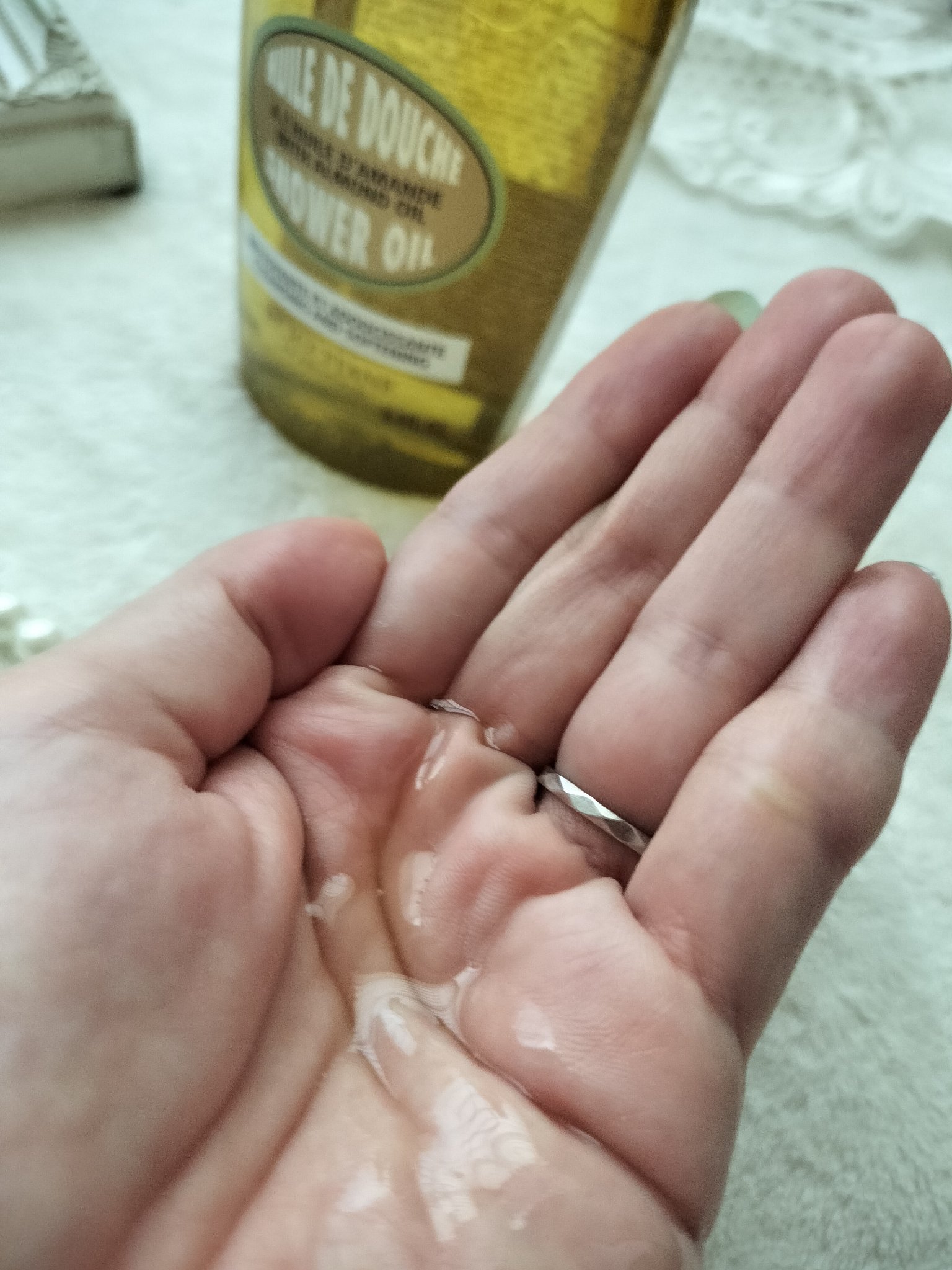 アーモンド モイスチャライジングシャワーオイル/L'OCCITANE/ボディソープを使ったクチコミ（3枚目）