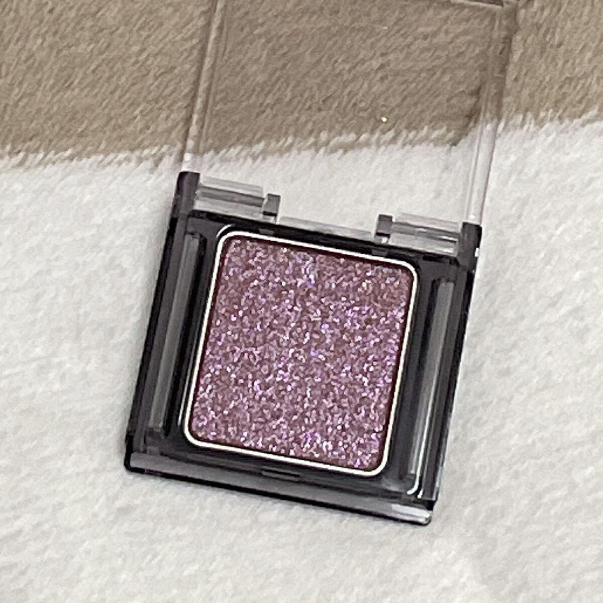 シアー グリッターアイズ 52 マチュアチャーム(MATURE CHARM)/KiSS/単色アイシャドウを使ったクチコミ（2枚目）