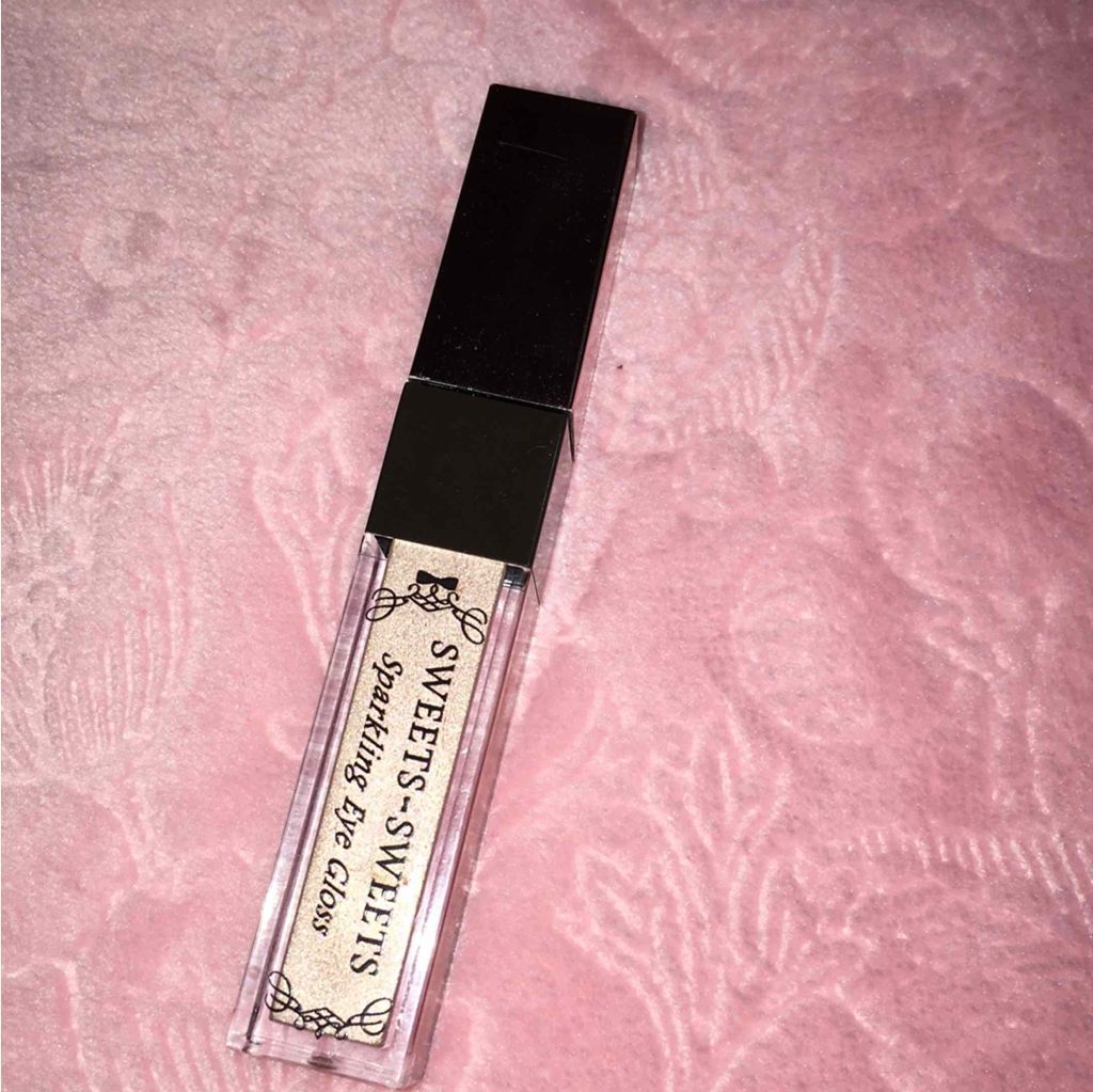 スウィーツ スウィーツ スパークリングアイグロスのクチコミ「01 ミルキーベージュ🥛
こちらは主に涙袋に使ってます！どんな肌色でもおそらく浮くこともなく自.....」（1枚目）