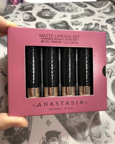 
 Anastasia Beverly Hills Mini Matte Lipstick Set	です(*ﾟ∀ﾟ*)♡

最近海外コスメが空前の大ブームです。私の中で(°_°)！！

ビューティリッシ