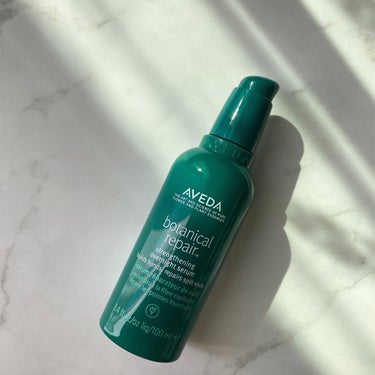 AVEDA ボタニカル リペア オーバーナイト セラムのクチコミ「植物由来成分配合のフォーミュラで、夜寝ている間に髪を補修するシリコンフリーのダメージヘア用美容.....」（1枚目）