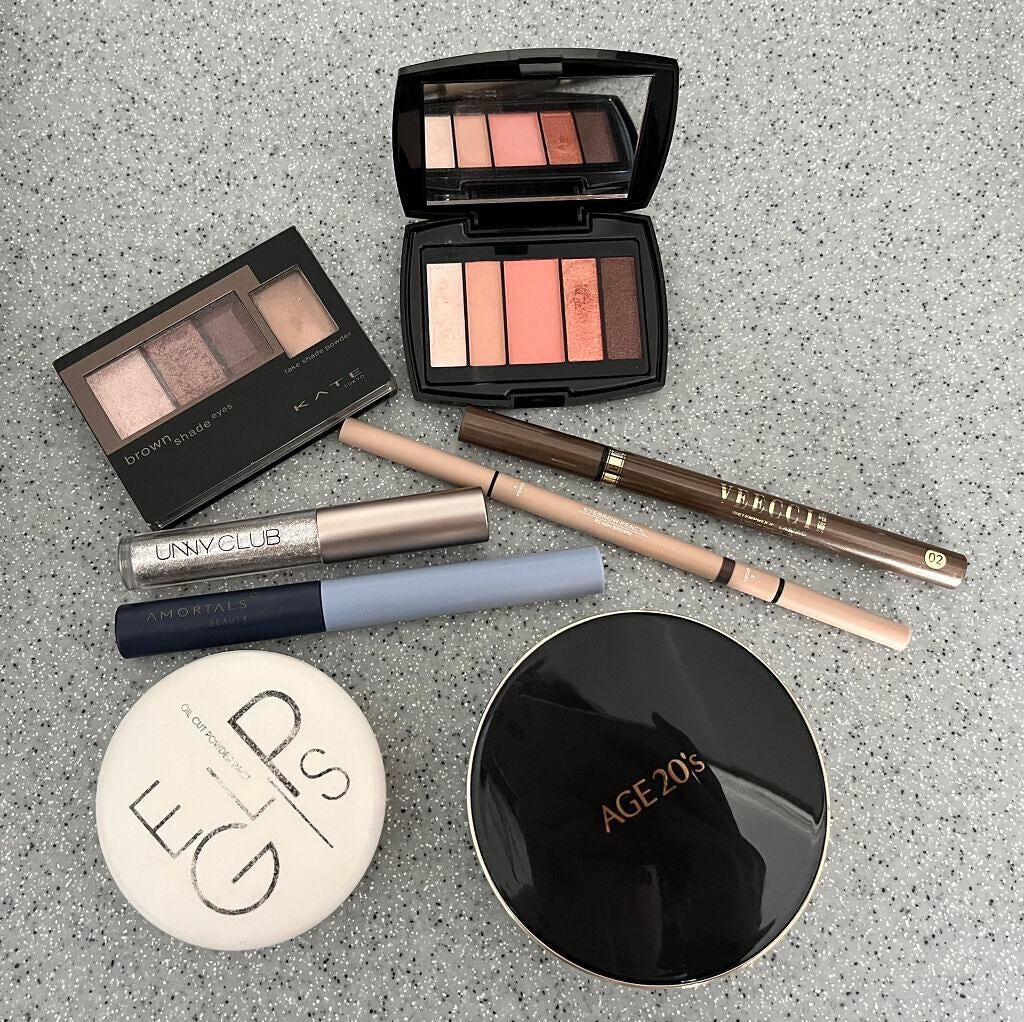 niu24 on LIPS 「今日はこれらを使いました!学生もかえます!😝😝ファデーションは..」(3枚目)