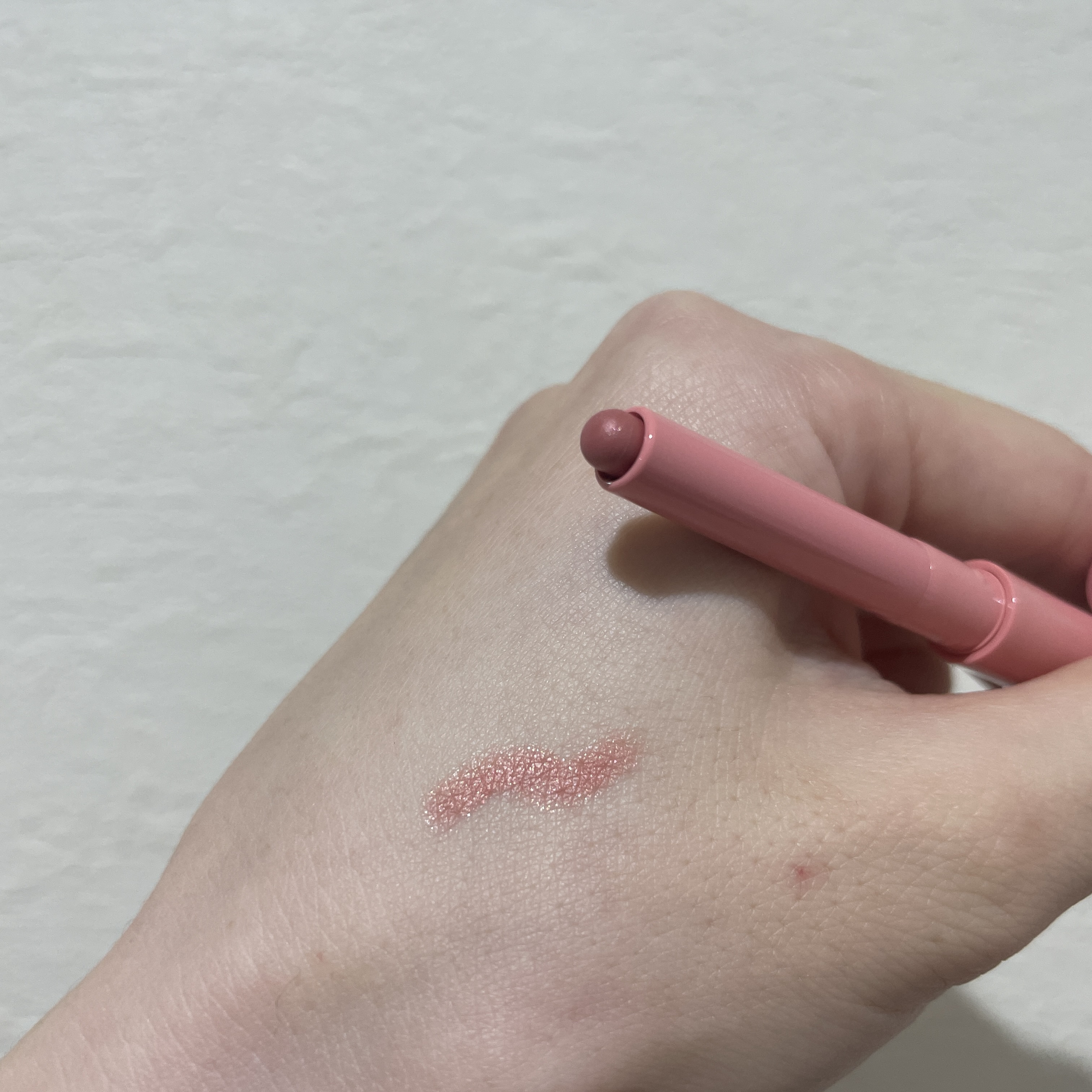 ぷっくりアイカラーペンシル 103 ロゼピンク（限定色）/ミゼルエディ/スティックアイシャドウを使ったクチコミ（2枚目）