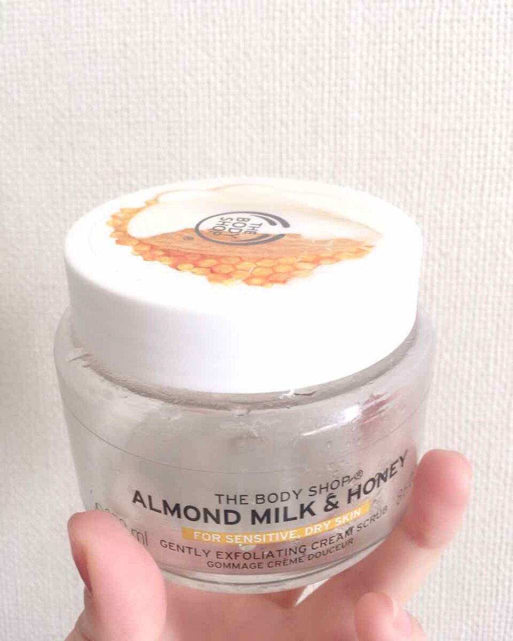 ボディスクラブ AM&H（アーモンドミルク＆ハニー）/THE BODY SHOP/ボディスクラブを使ったクチコミ（1枚目）