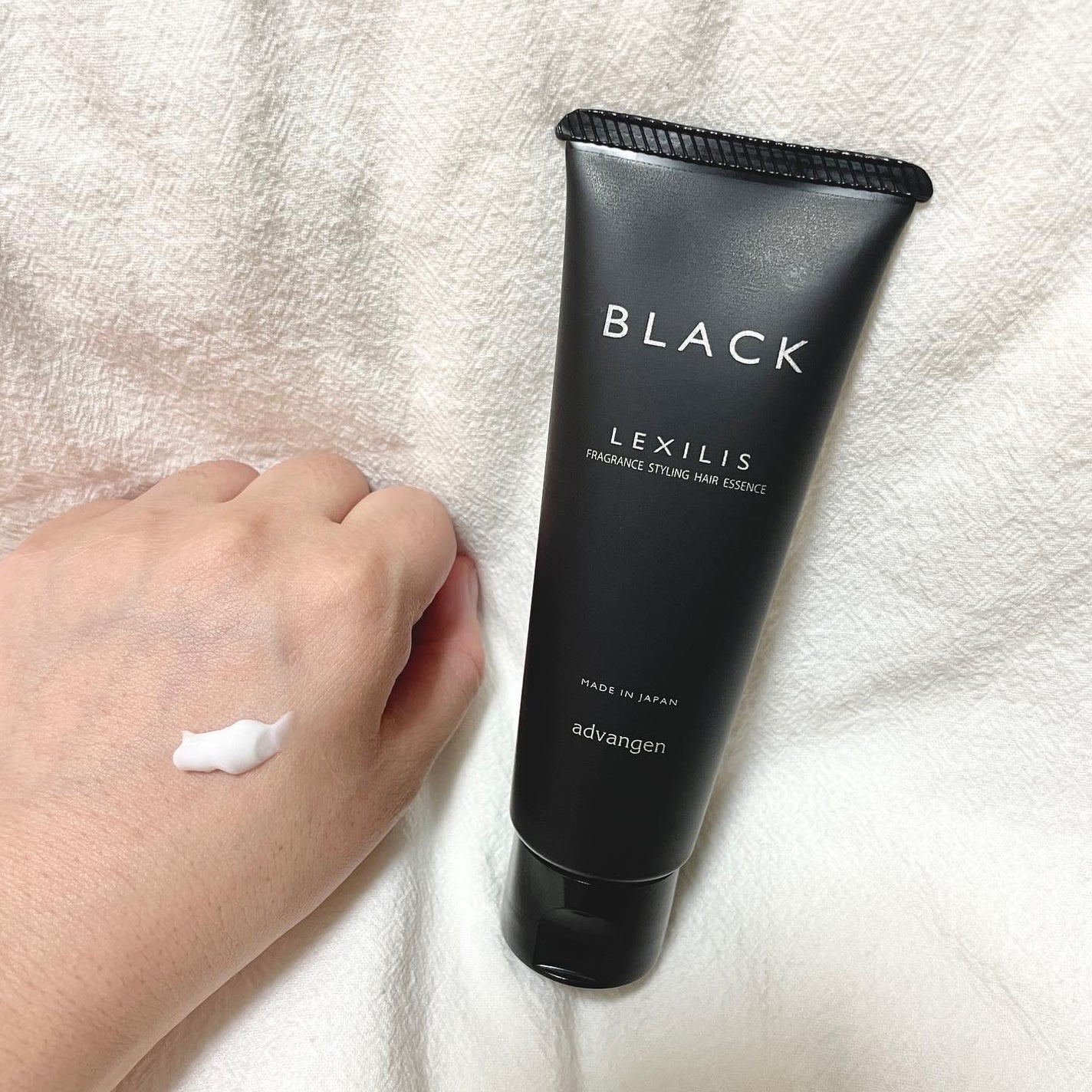 ブラック フレグランス スタイリング ヘアエッセンス/LEXILIS/アウトバストリートメントを使ったクチコミ(2枚目)
