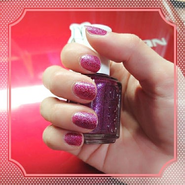 essie ネイルポリッシュH S1537 city slicker☆*。

限定色というワードとキラキラに惹かれて、普段と比べると少しお高めのポリッシュを購入！何気に初essie。
写真撮るのが遅くて