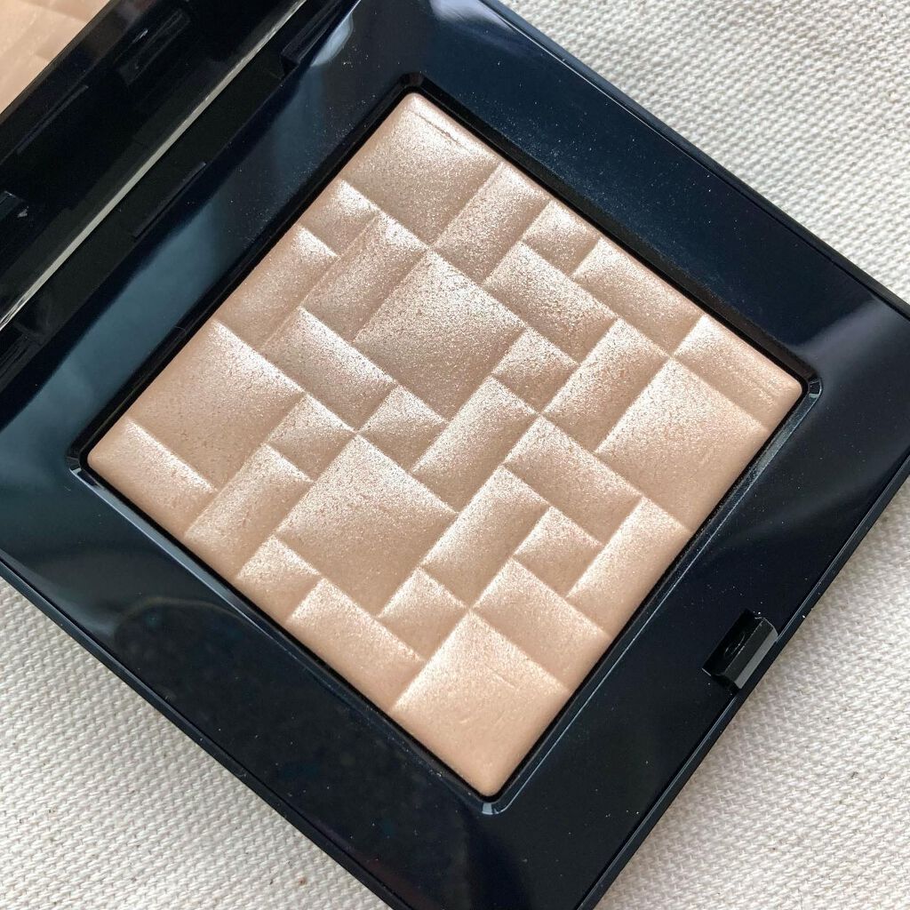 ハイライティング パウダー 35 クォーツグロウ/BOBBI BROWN/パウダーハイライトを使ったクチコミ（3枚目）