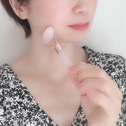 ローズ クォーツ フェイシャル ローラー/SNOW FOX SKINCARE/その他スキンケアグッズを使ったクチコミ(8枚目)