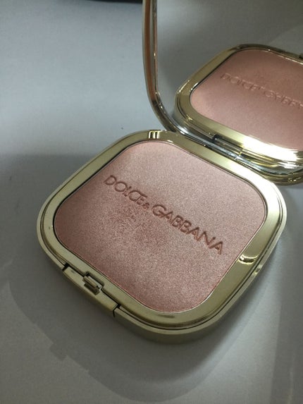 ラブコレクター ユニバーサル ハイライティングパウダー/DOLCE&GABBANA BEAUTY/プレストパウダーを使ったクチコミ(2枚目)